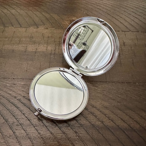 NEW!! Glam Compact Mirror - Picture 6 of 13